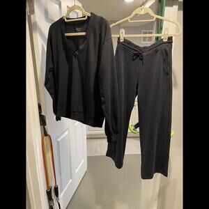 Athleta Seasoft Crewneck Sweatshirt and Cropped Pants in Black- size small, EUC